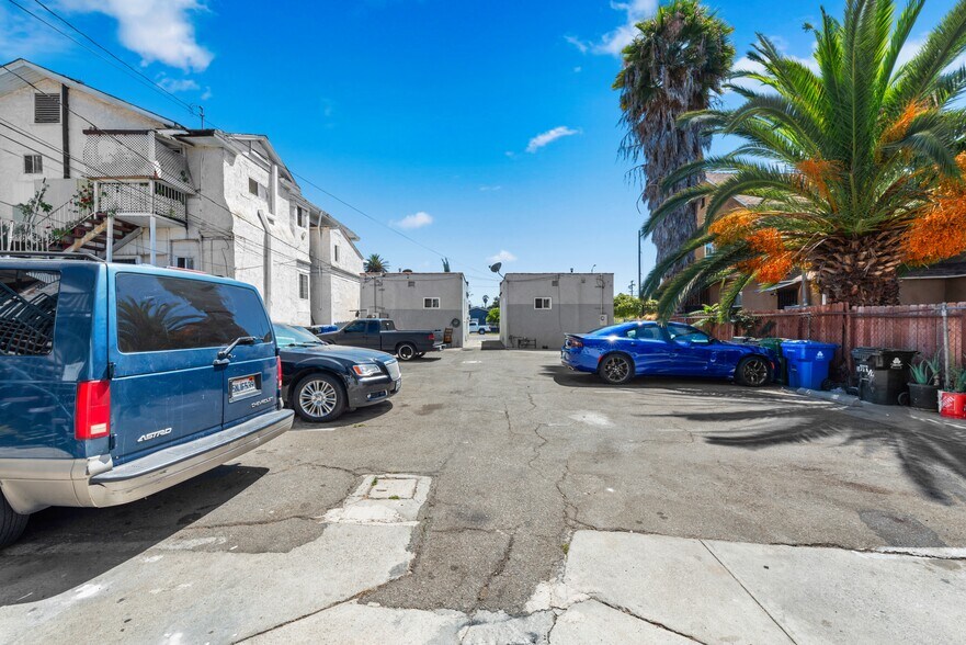 More Photos Of 1323 E Adams Blvd, Los Angeles Apartments For Sale