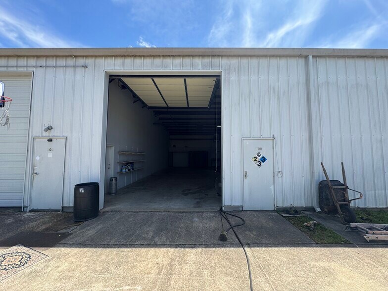 More Photos Of 310 Moore Ln, Collierville Warehouse For Lease