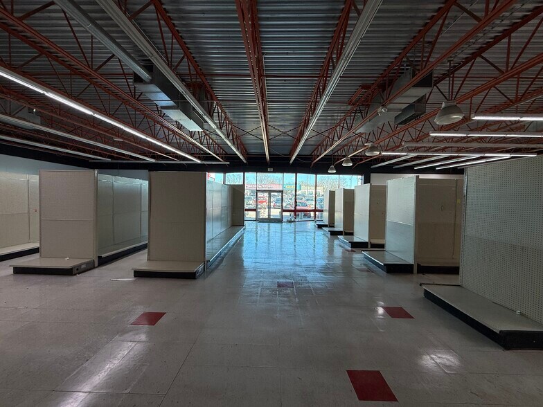 More Photos Of 1749 S Campbell Ave, Springfield General Retail For Lease