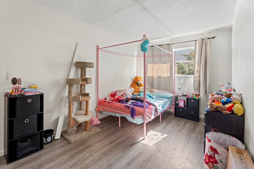 More Photos Of 2020 S Dora St, Ukiah Apartments For Sale