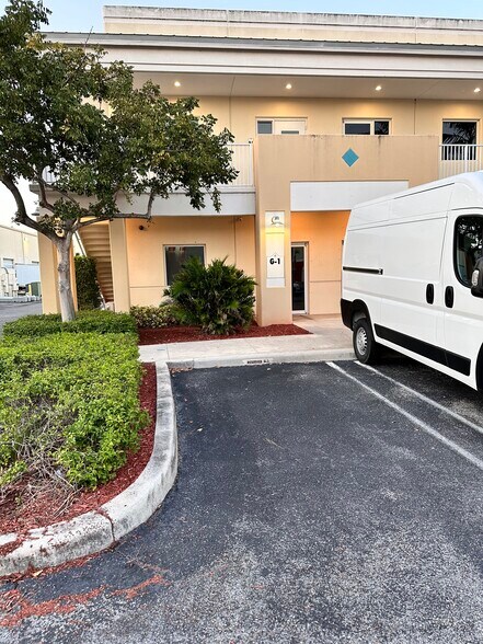 More Photos Of 2775 Vista Pky, West Palm Beach Light Distribution For Lease
