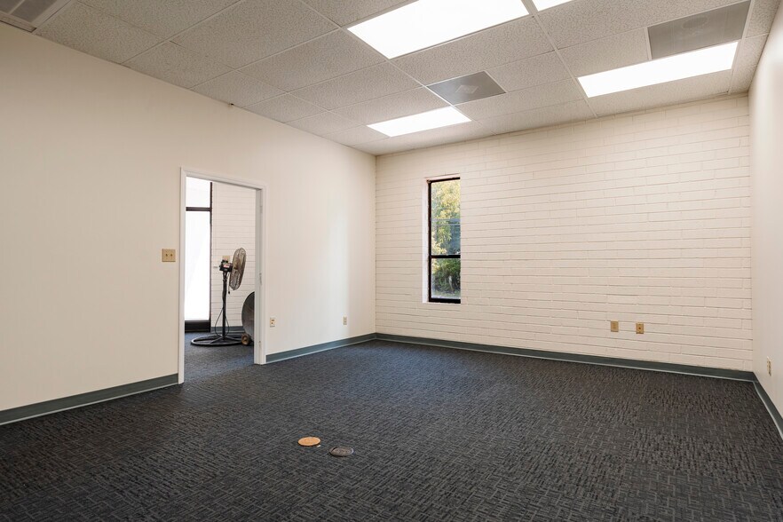 More Photos Of 510 Corliss St, Greensboro Light Manufacturing For Lease