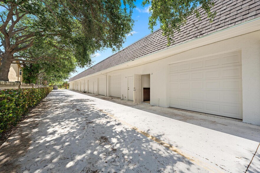 More Photos Of 212 N U.S. Hwy 1, Tequesta Warehouse For Lease