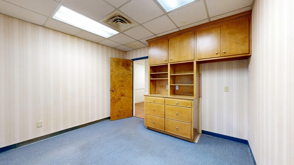 More Photos Of 802 22nd St, Columbus Medical For Sale