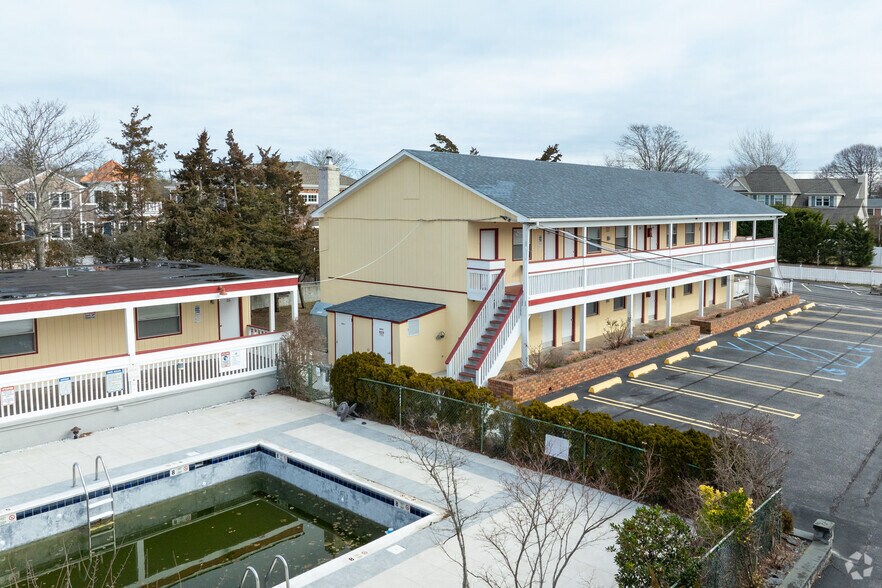 More Photos Of 72 Foster Ave, Hampton Bays Hotel For Sale