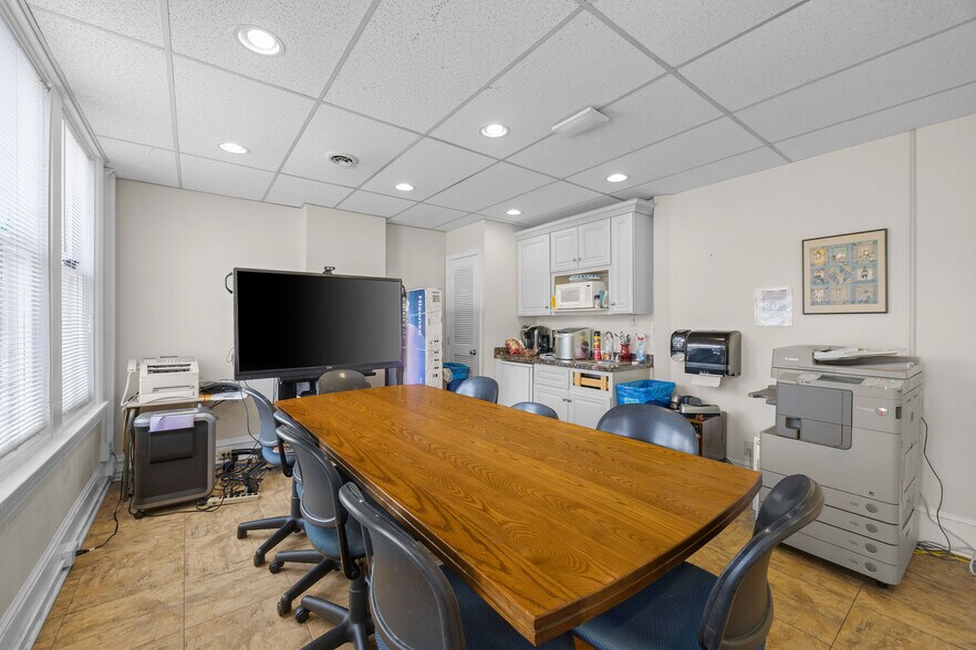 More Photos Of 1312 W Main St, Richmond Office For Lease