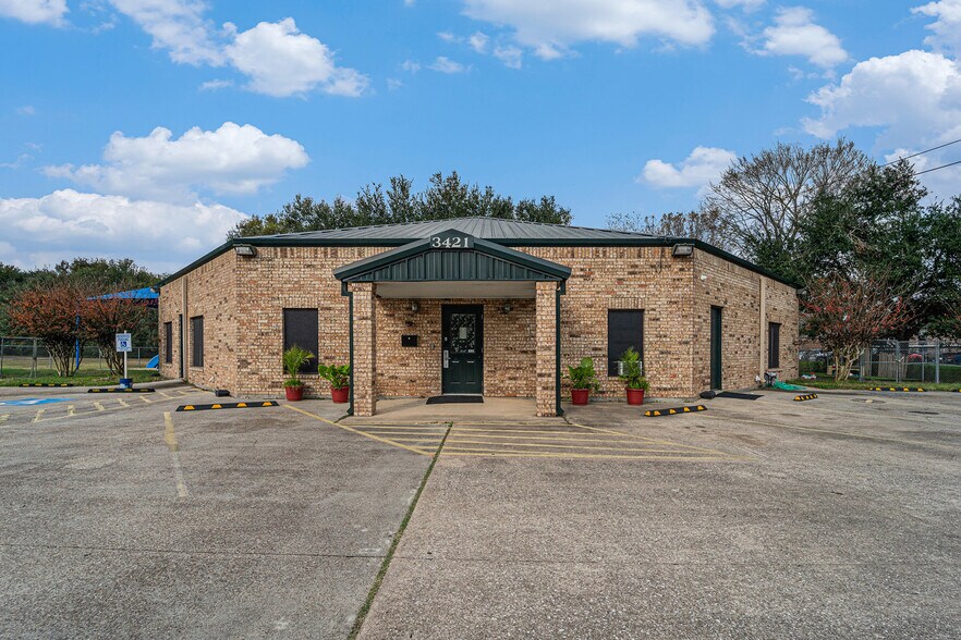 More Photos Of 3421 E Walnut St, Pearland Daycare Center For Sale