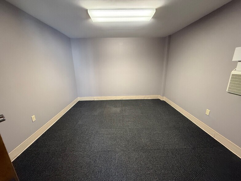 More Photos Of 3575 N Oakland Ave, Shorewood Apartments For Lease