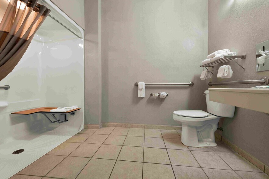 More Photos Of 1738 Comfort Dr, Tomahawk Hotel For Sale