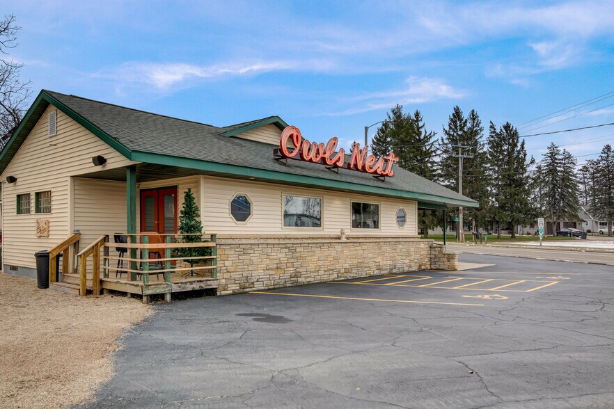More Photos Of 617 E North St, Poynette Restaurant For Sale