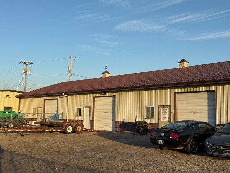 More Photos Of 717 27th St SE, Minot Flex For Lease