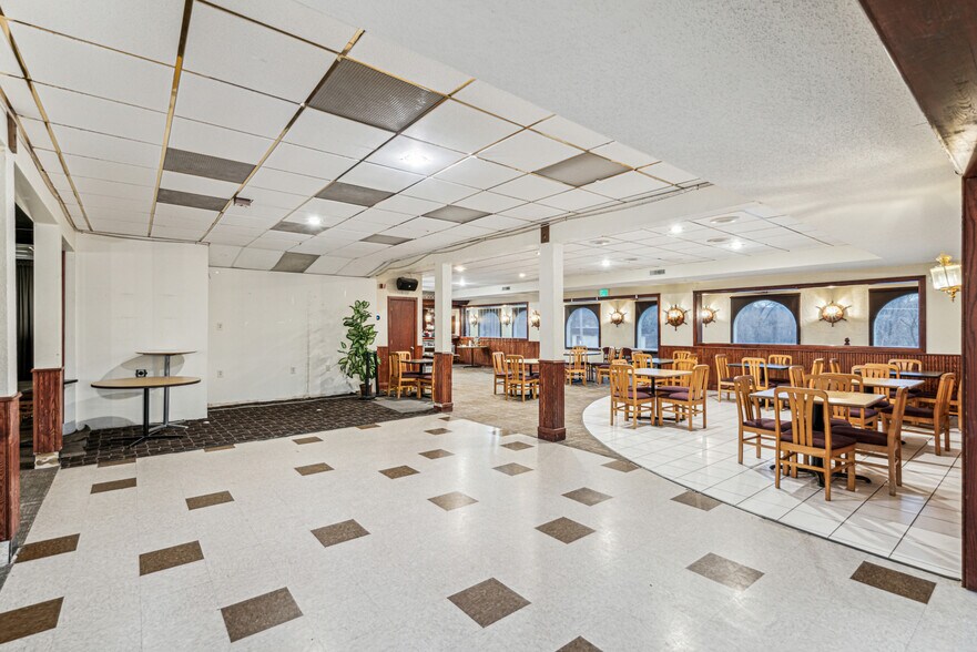 More Photos Of 388 W 9th Ave, Saint Paul Park Restaurant For Sale