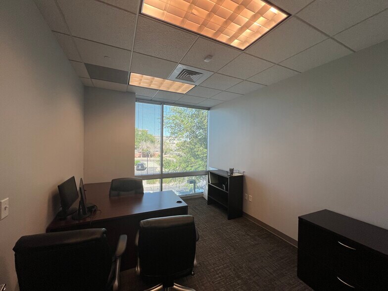 More Photos Of 5701 W Talavi Blvd, Glendale Office For Lease