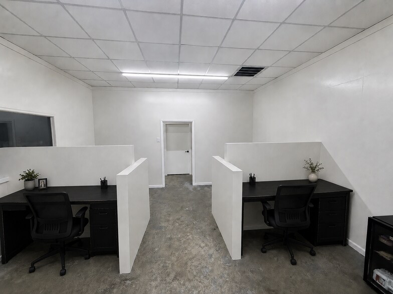 More Photos Of 75 Industrial Blvd, Eastman Showroom For Sale