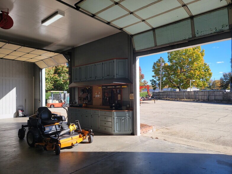 More Photos Of 1106 Goodale Ave, Camden Flex For Sale