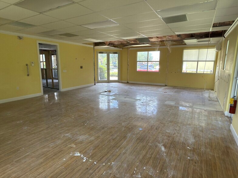 More Photos Of 3075 Bobcat Village Center Rd, North Port Medical For Sale
