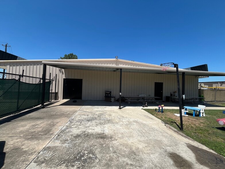 More Photos Of 3111 S Main St, Pearland Warehouse For Sale
