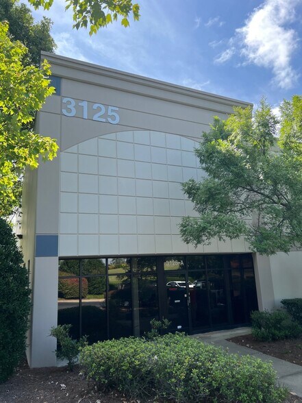 More Photos Of 3125 Horseshoe Ln, Charlotte Unknown For Lease