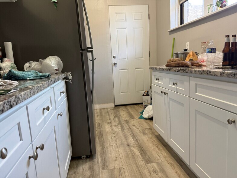 More Photos Of 1625 W Greenleaf Ave, Chicago Apartments For Sale