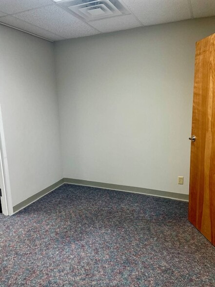 More Photos Of 4010 North Bend Rd, Cincinnati Medical For Lease