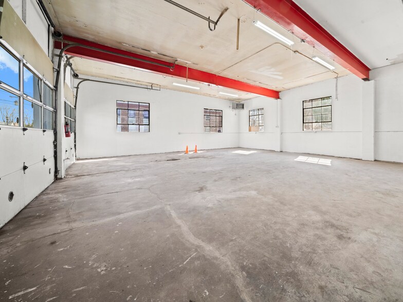 More Photos Of 318 Hazard Ave, Enfield Auto Repair For Sale