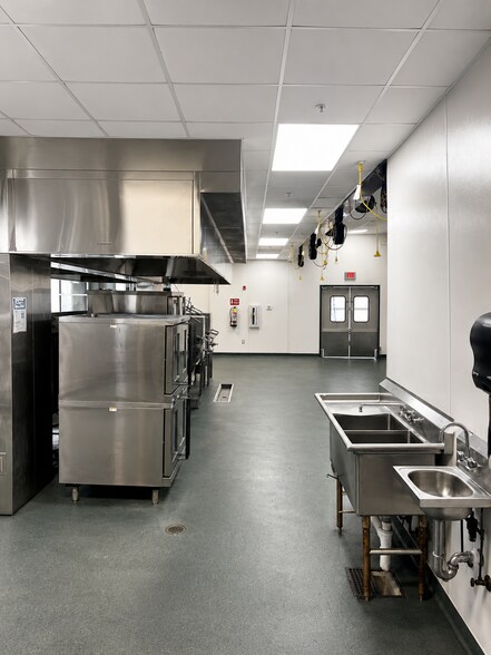 More Photos Of 2501 E President St, Savannah Food Processing For Lease