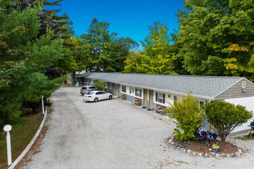 More Photos Of 4871 U.S. 31, Eastport Hotel For Sale