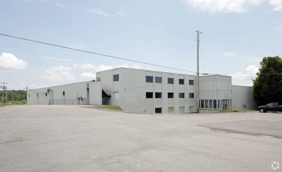 More Photos Of 490 Industrial Dr, Mount, Mount Juliet Warehouse For Lease