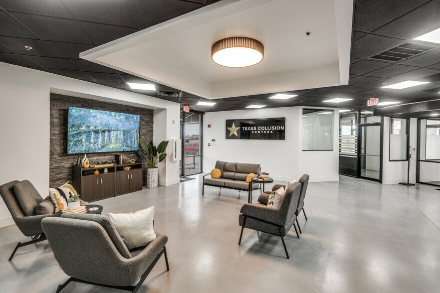 More Photos Of 3737 Airport Fwy, Bedford Auto Dealership For Lease