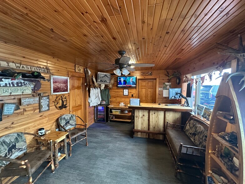 More Photos Of 171 Mission Rd, Wawa Hotel For Sale