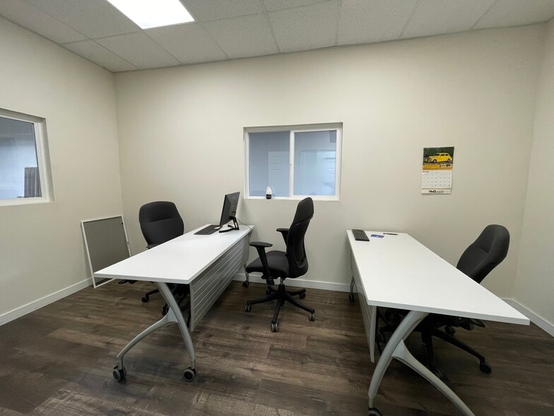 More Photos Of 9465 189th St, Surrey Light Manufacturing For Sale