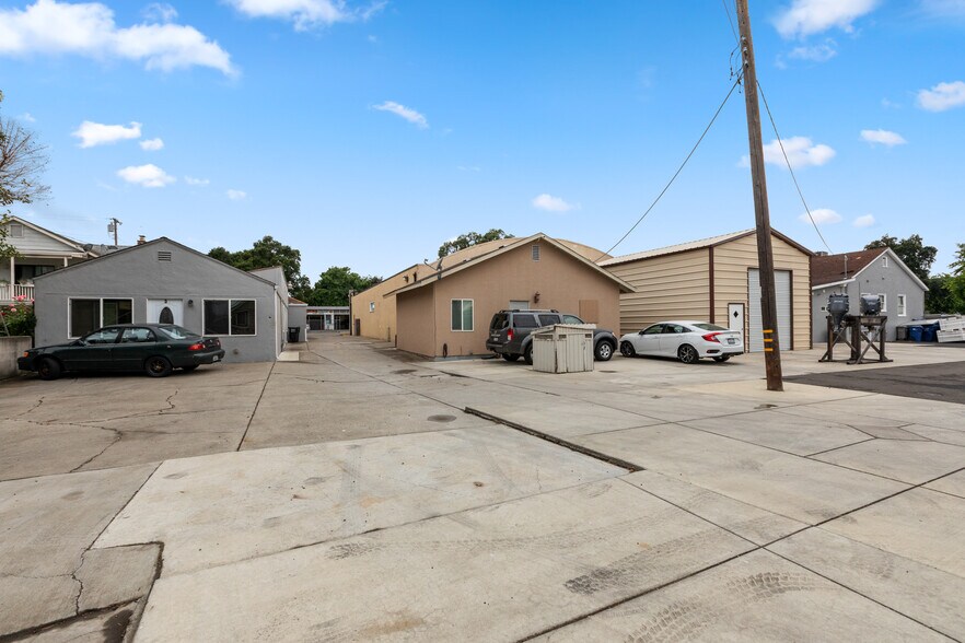 More Photos Of 8101 Freeport Blvd, Sacramento Storefront For Sale