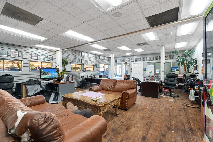 More Photos Of 6025 Laurel Canyon Blvd, North Hollywood Auto Dealership For Sale