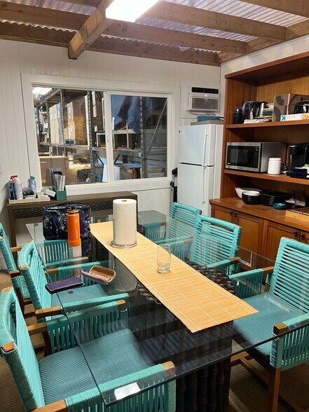 More Photos Of 74-5518 Kaiwi St, Kailua Kona Warehouse For Lease