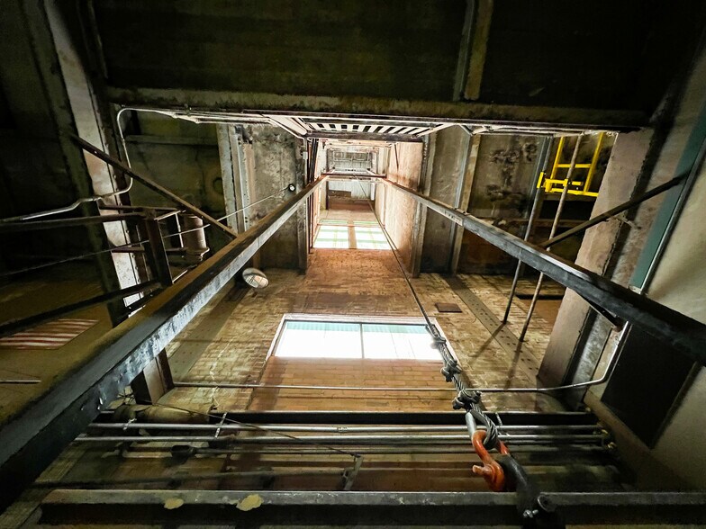 More Photos Of 1457 Coffeen, Sheridan Warehouse For Sale