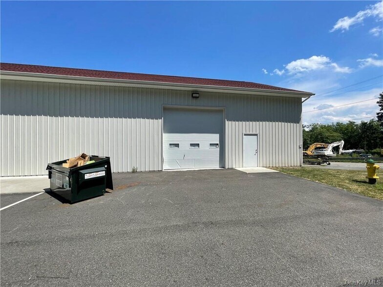 More Photos Of 75 Bill Larkin Dr, New Windsor Industrial For Sale
