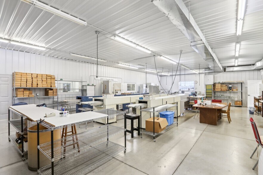 More Photos Of 680 Enterprise Dr, Lake Mills Freestanding For Lease