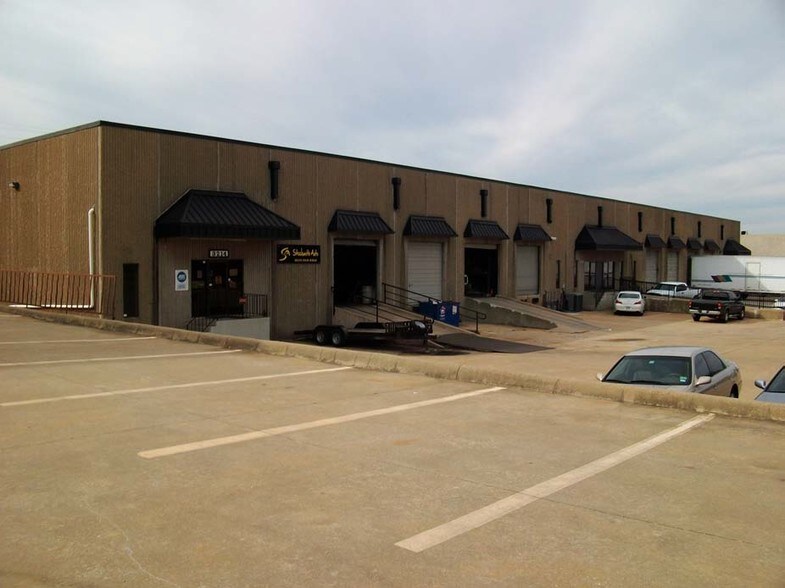 More Photos Of 3208-3214 Skylane Dr, Carrollton Light Distribution For Lease