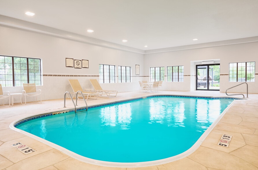 More Photos Of 300 W Romeo B Garrett Ave, Peoria Hotel For Sale