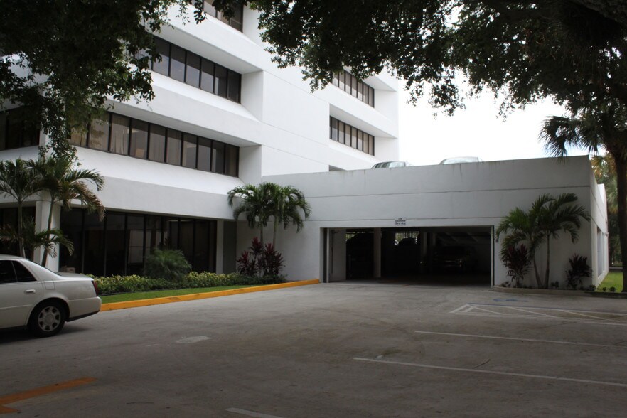 More Photos Of 1615 Forum Pl, West Palm Beach Office For Sale