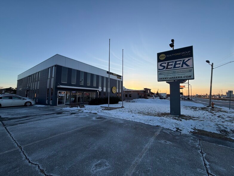 More Photos Of 3003 W College Ave, Appleton Office For Lease