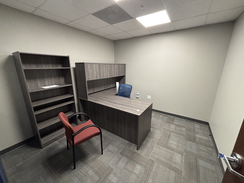 More Photos Of 2818 Cypress Ridge Blvd, Wesley Chapel Office For Lease