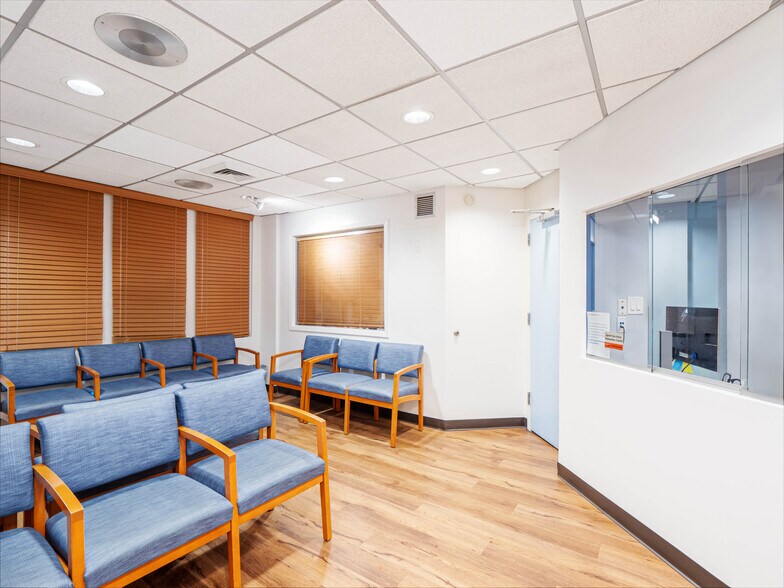 More Photos Of 157 E 72nd St, New York Apartments For Sale