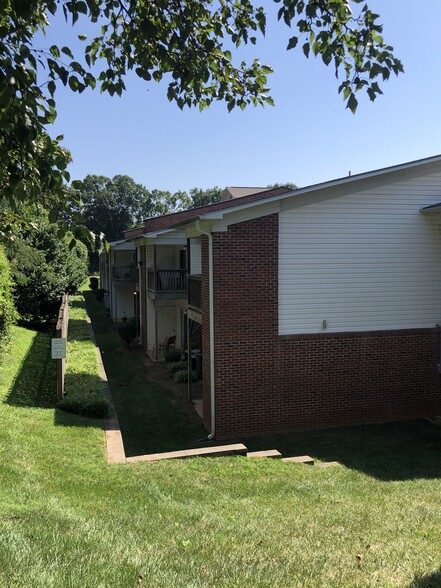 More Photos Of 1300 Pamlico St, Charlotte Apartments For Sale