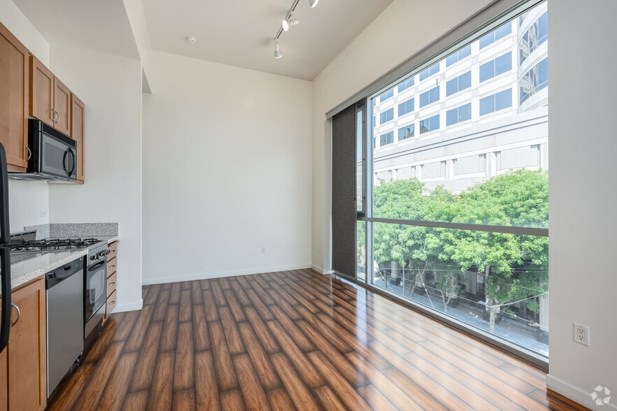 More Photos Of 1020 12th St, Sacramento Apartments For Lease