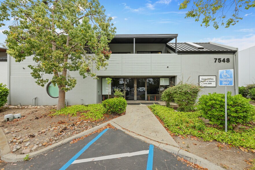 More Photos Of 7548 Trade St, San Diego Manufacturing For Sale