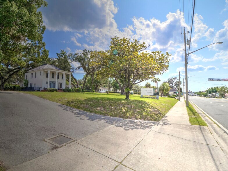 More Photos Of 944 E Silver Springs Blvd, Ocala Office For Sale