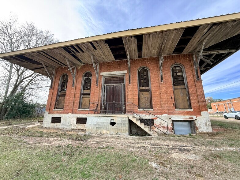 More Photos Of 300 S Randolph Ave, Eufaula Industrial For Sale