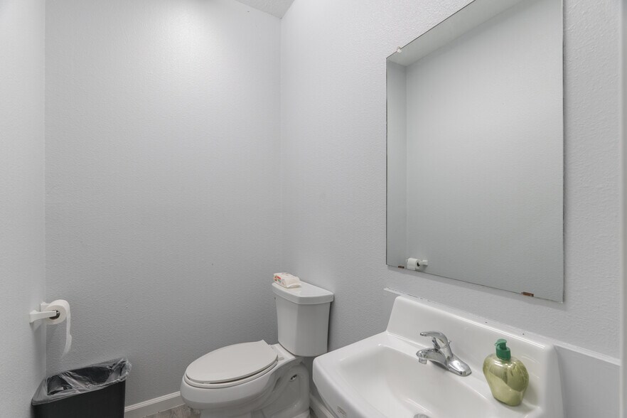 More Photos Of 8601 Fawn Trl, Conroe Warehouse For Sale