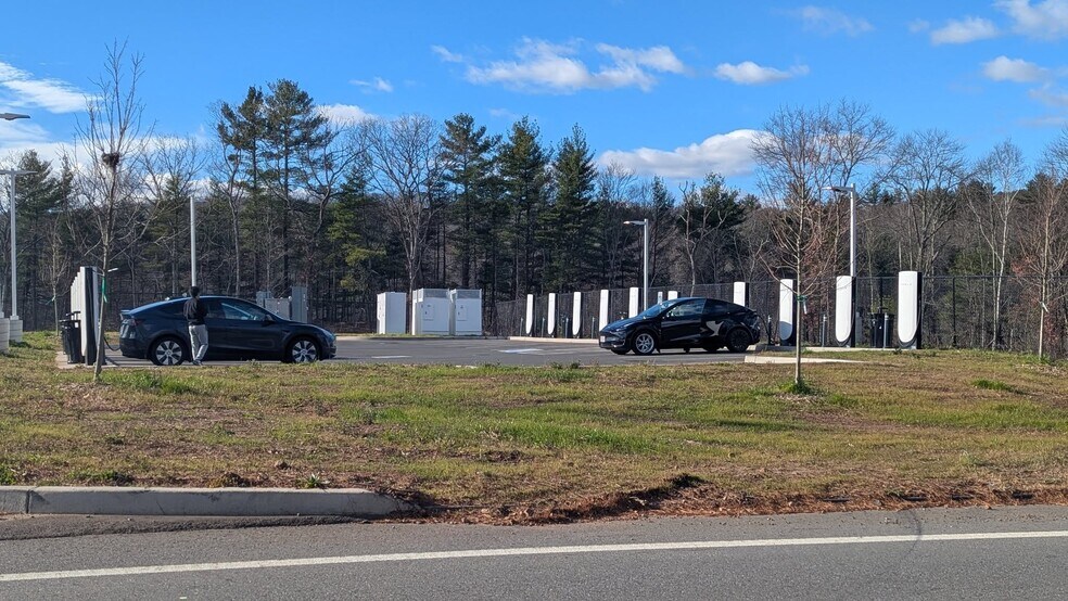 More Photos Of 329 Ruby Road Rd, Willington Flex For Lease